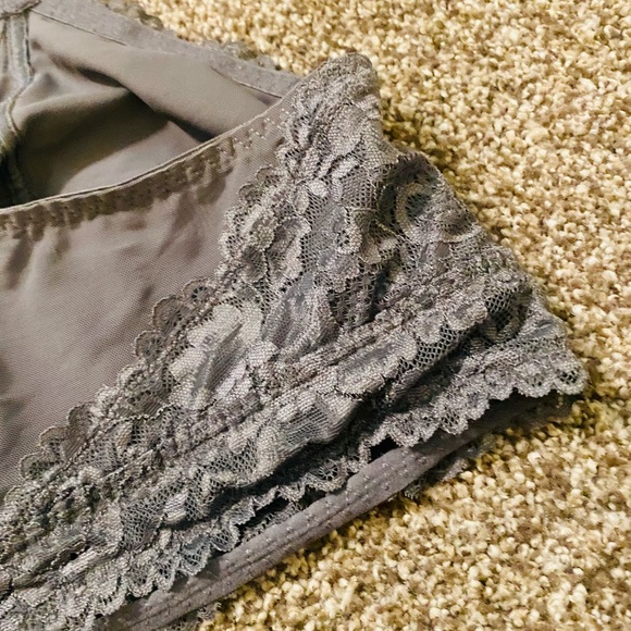 EUC Savage X Fenty Gray Floral Lace Logo Unlined Bralette - Picture 7 of 16